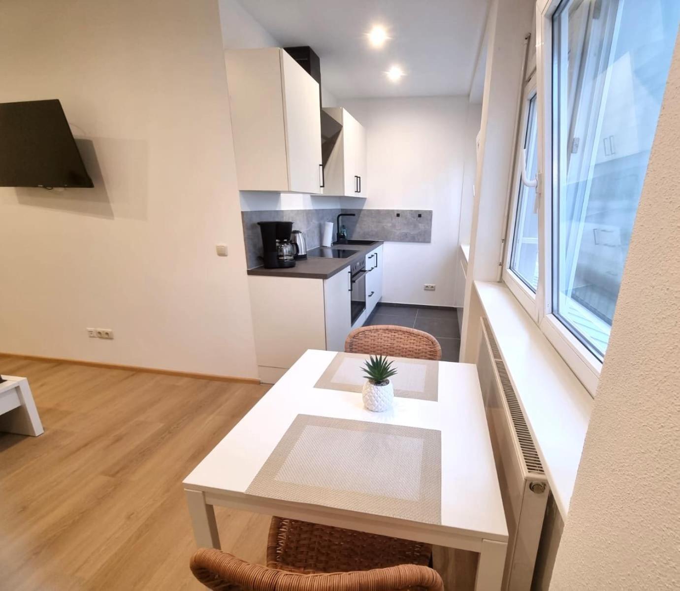 - Im Zentrum, Kueche, Parkplatz, Ruhig Gelegen *